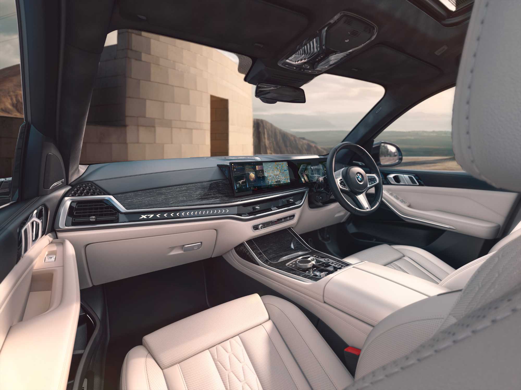 BMW X7 dashboard with BMW Curved Display