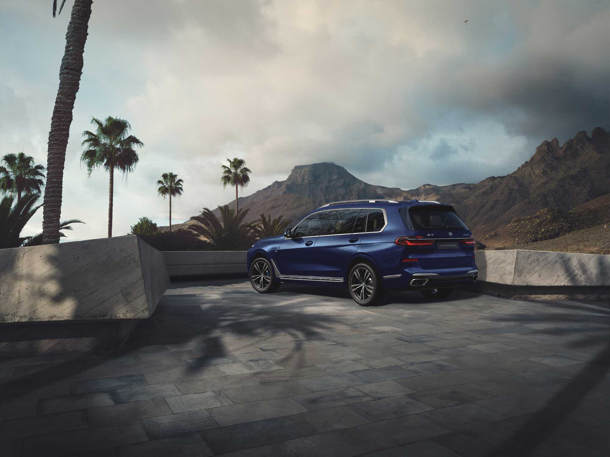 BMW X7 rear three-quarter